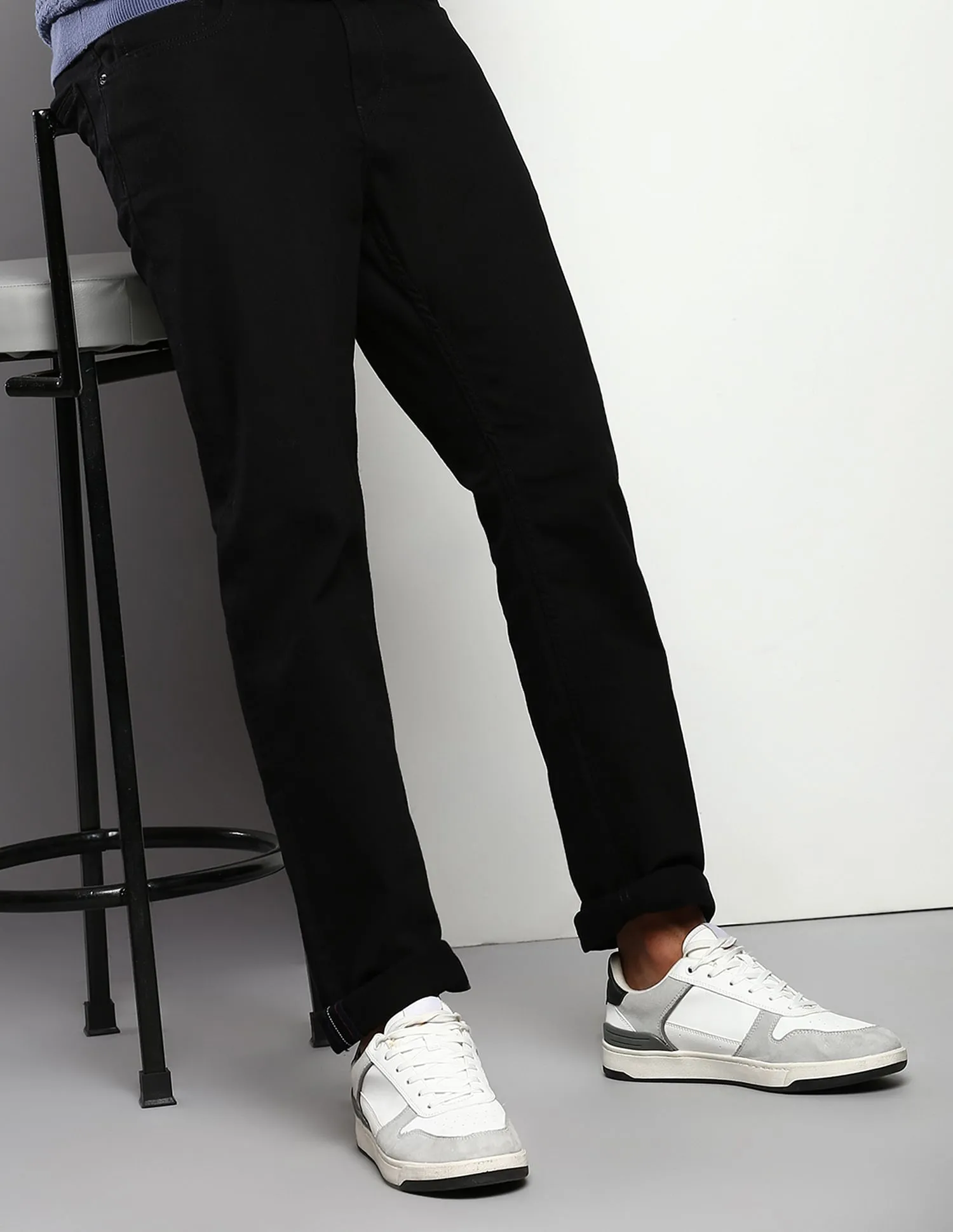 Tommy Hilfiger Men Black Mid Rise Rayn Bruno Jeans